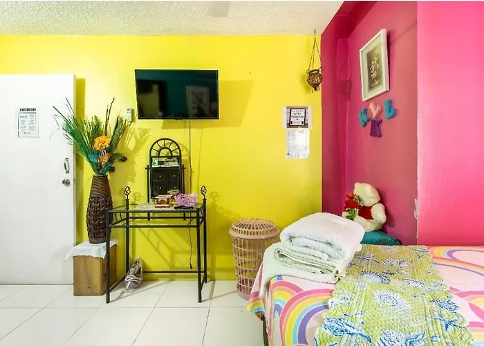 Habitación en casa particular Colorful Private Oasis